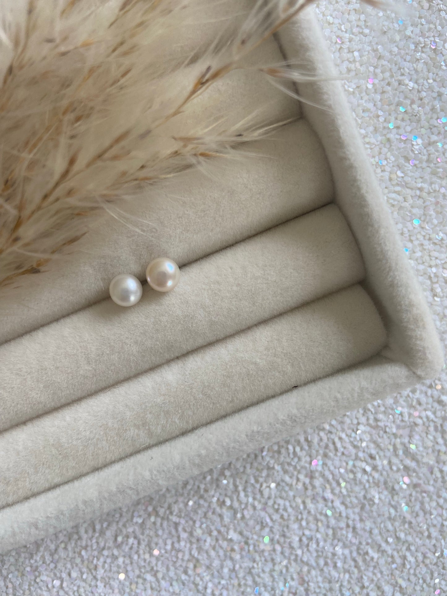 White Pearl’s Studs