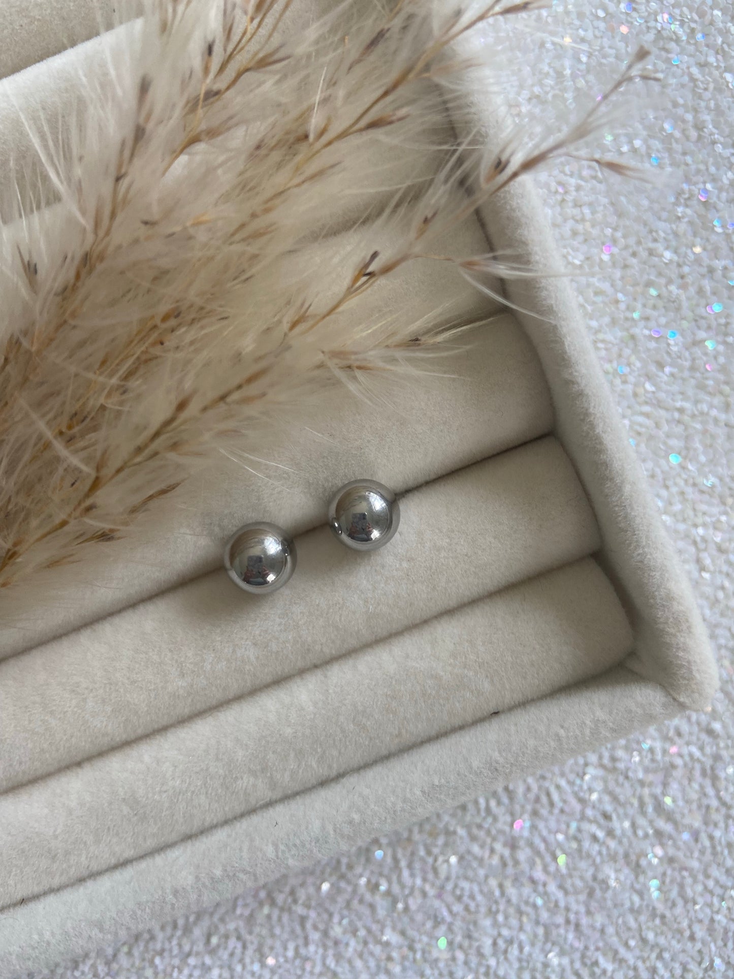 8mm Dot Stud